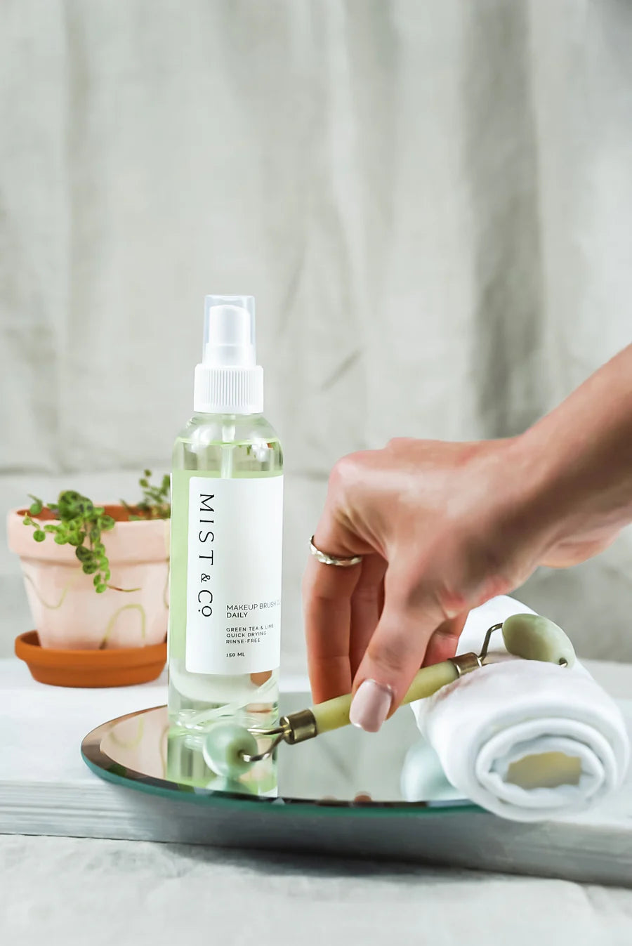 Green Tea And Lemon Daily Makeup Brush Cleaner - Mist & Co